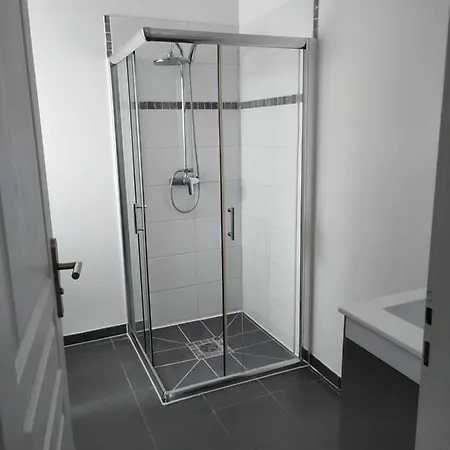 Апартаменты Confort Appartement Rochefort *